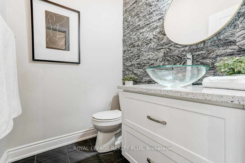 Photo 15 of 3 Niska Drive, Hamilton, Waterdown — HOMEH