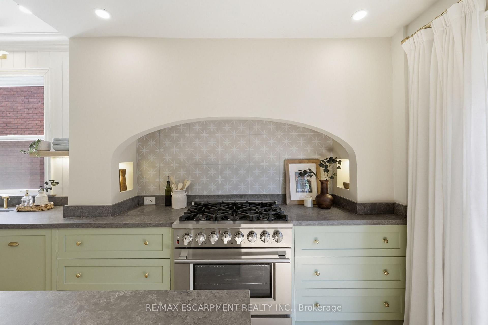 Photo 16 of 70 Gage Avenue S, Hamilton, Gibson — HOMEH