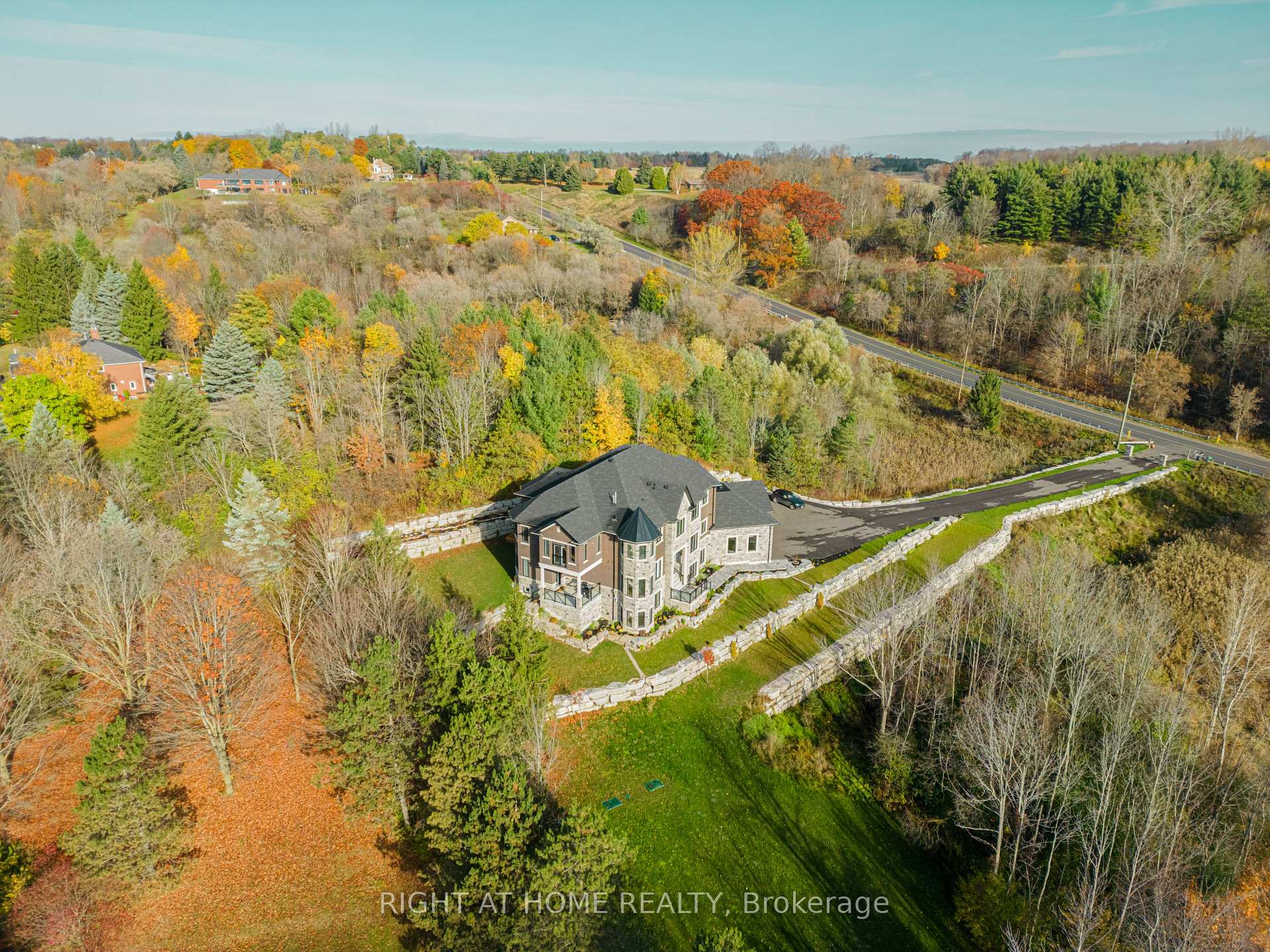 Photo 2 of 16158 Mount Pleasant Road, Caledon, Palgrave — HOMEH
