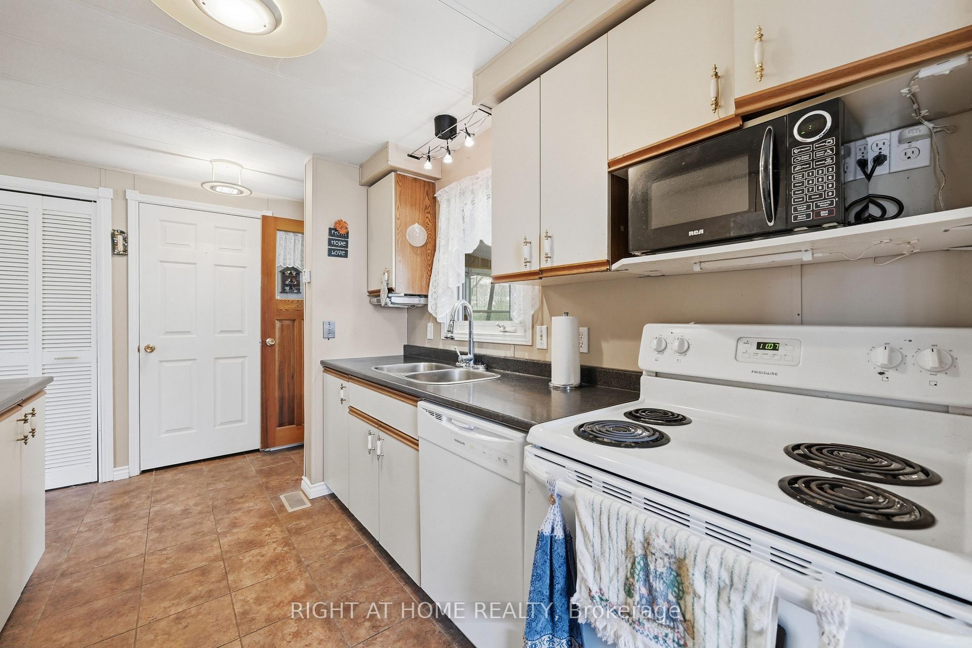 Photo 8 of Unit 131, 1294 8th Concession Road W, Hamilton, Rural Flamborough — HOMEH