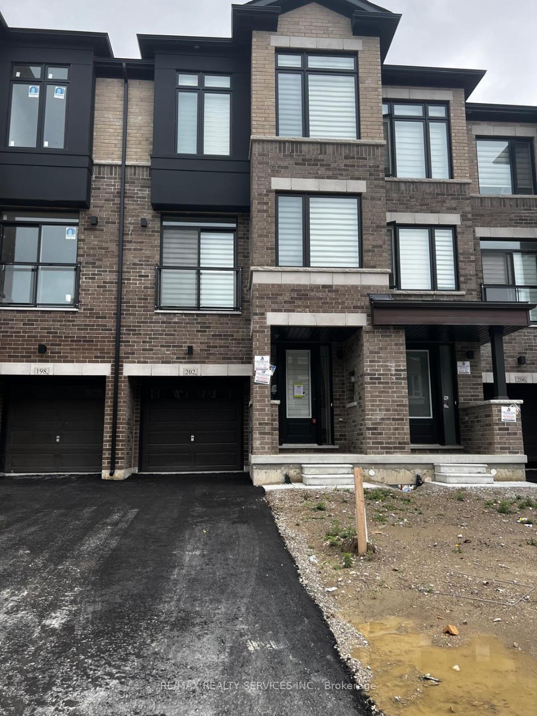 Photo 14 of 202 Tennant Circle, Vaughan, Vellore Village — HOMEH