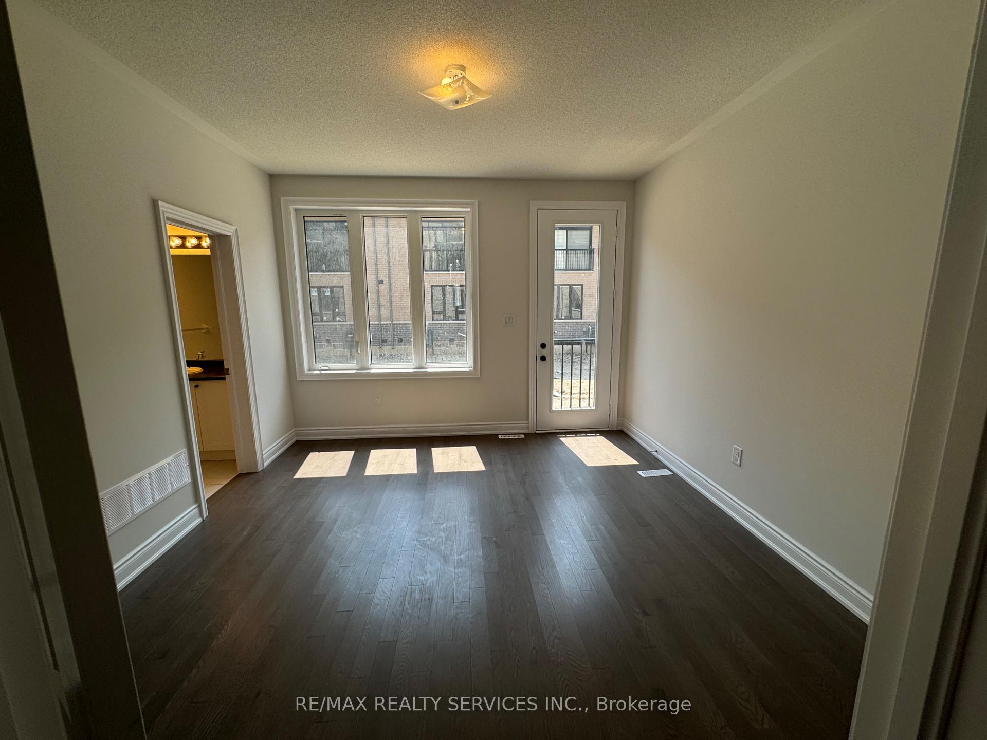 Photo 25 of 202 Tennant Circle, Vaughan, Vellore Village — HOMEH