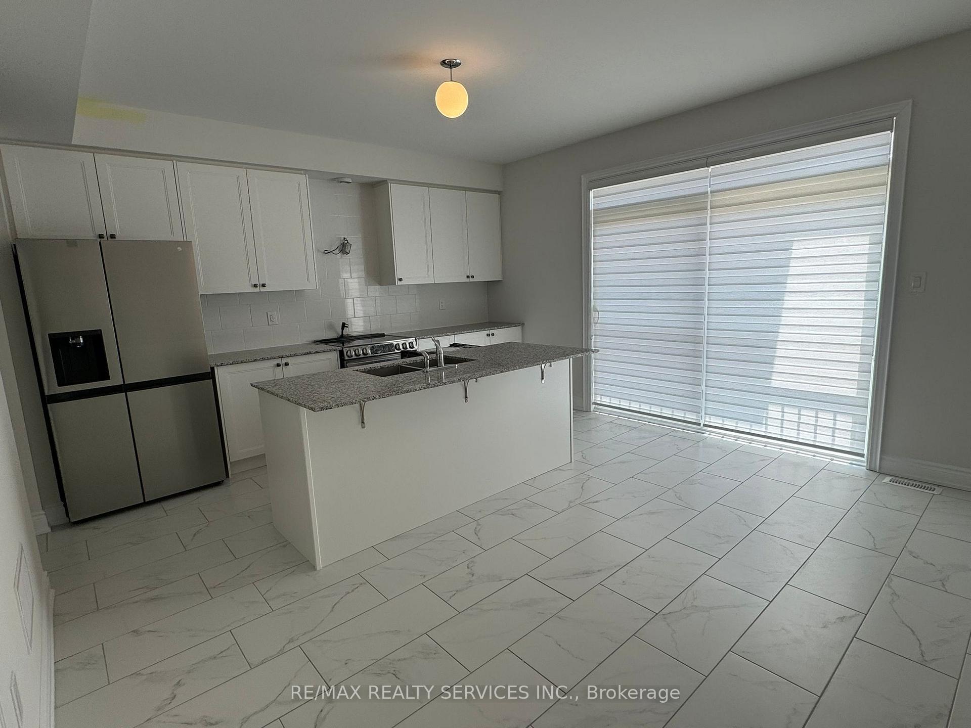 Photo 33 of 202 Tennant Circle, Vaughan, Vellore Village — HOMEH