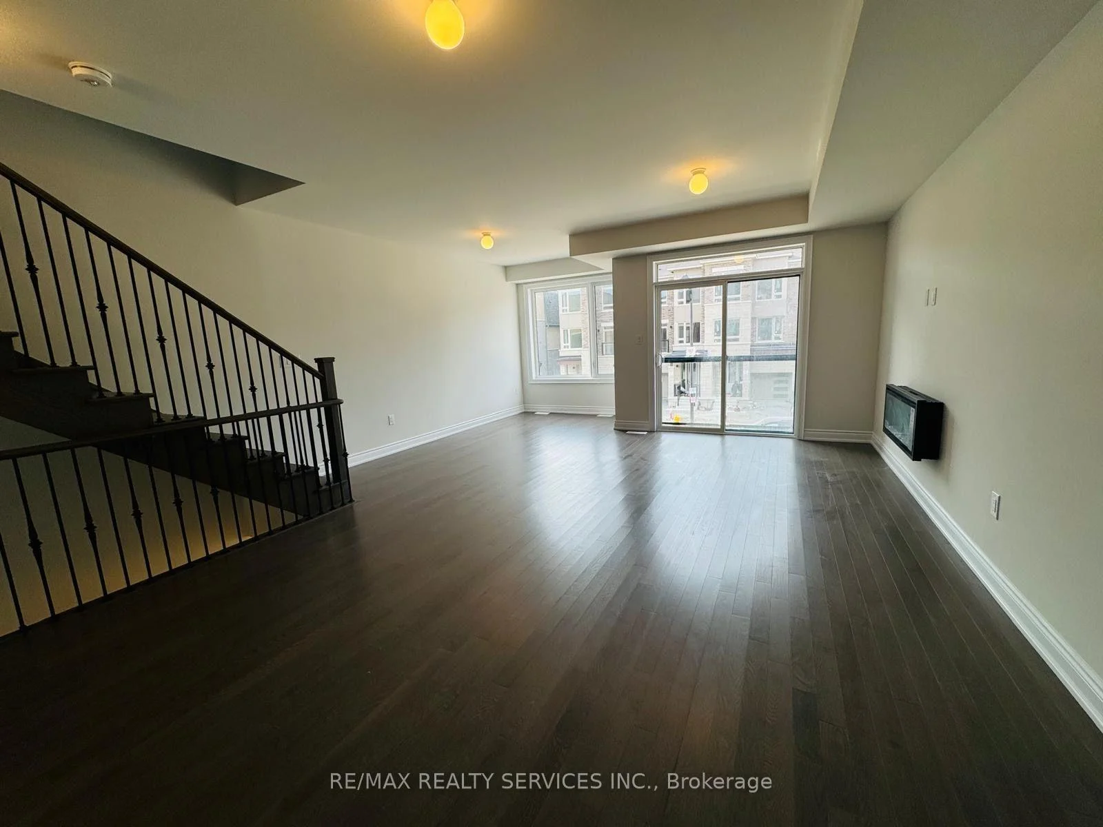 Photo 3 of 202 Tennant Circle, Vaughan, Vellore Village — HOMEH