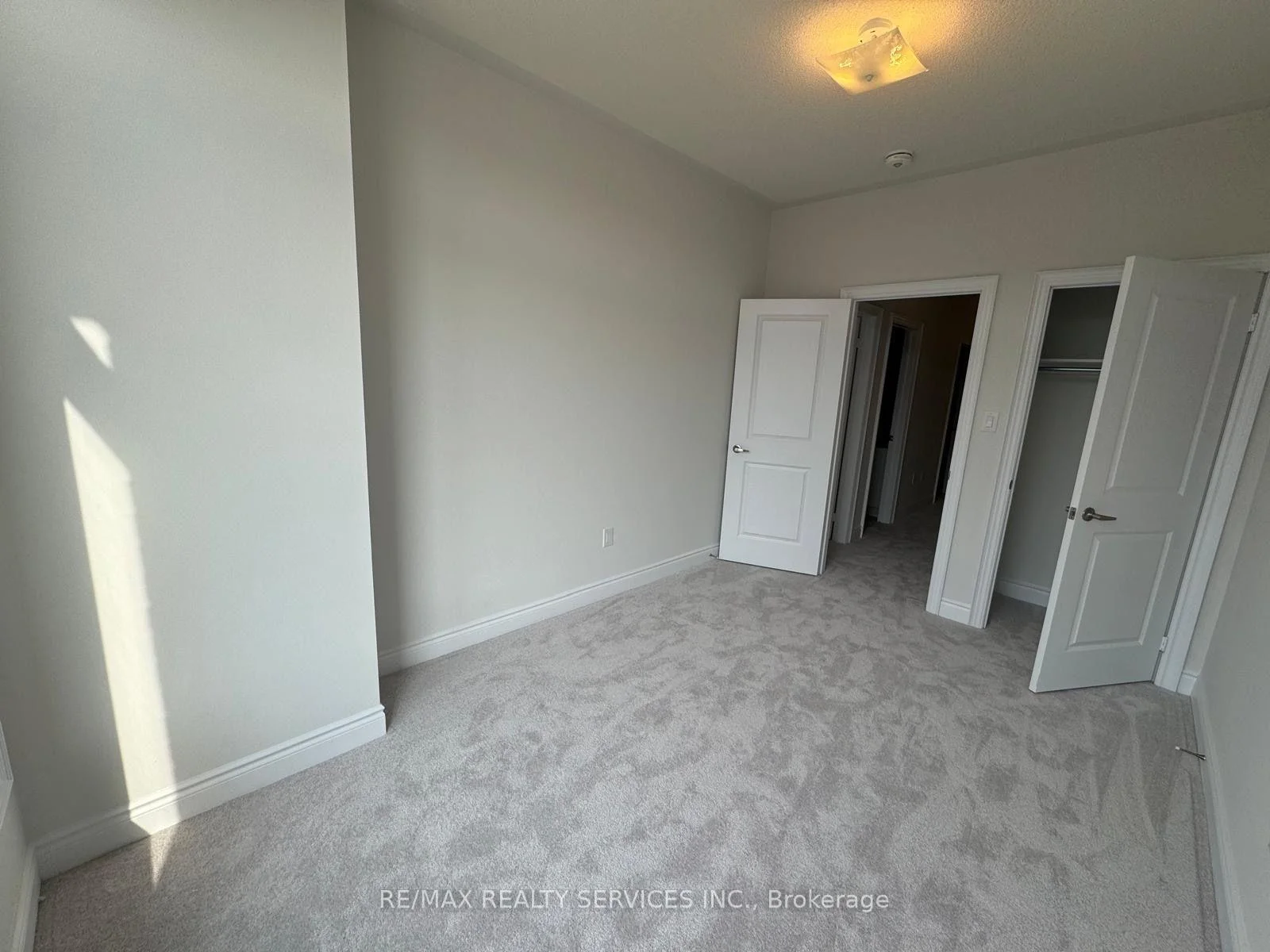 Photo 10 of 202 Tennant Circle, Vaughan, Vellore Village — HOMEH