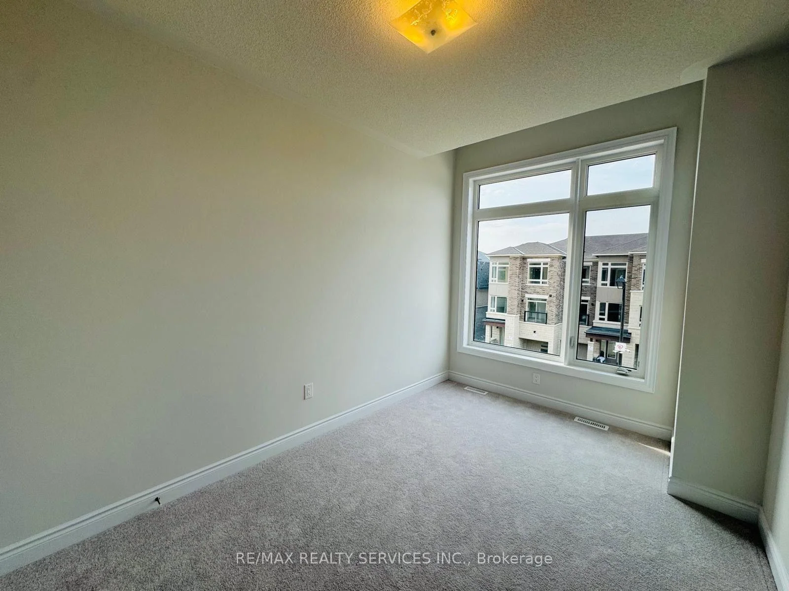 Photo 11 of 202 Tennant Circle, Vaughan, Vellore Village — HOMEH