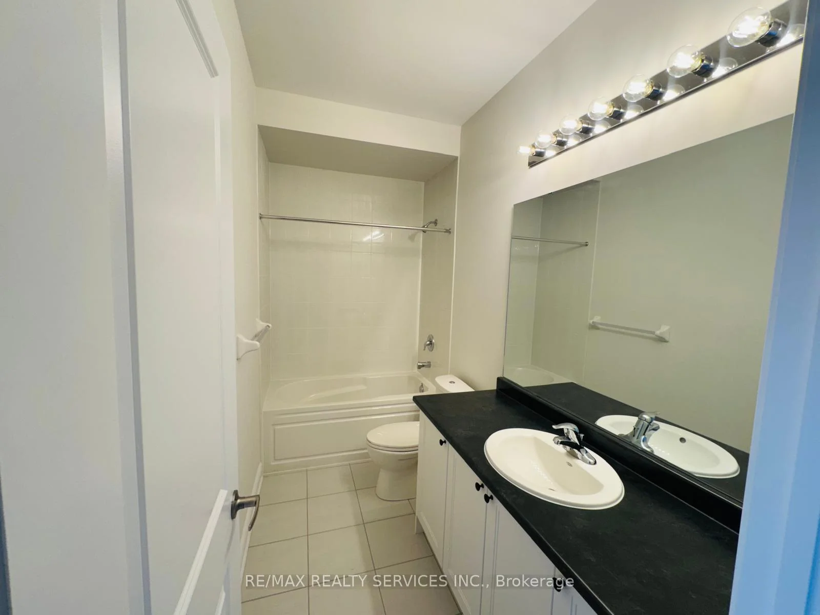 Photo 13 of 202 Tennant Circle, Vaughan, Vellore Village — HOMEH