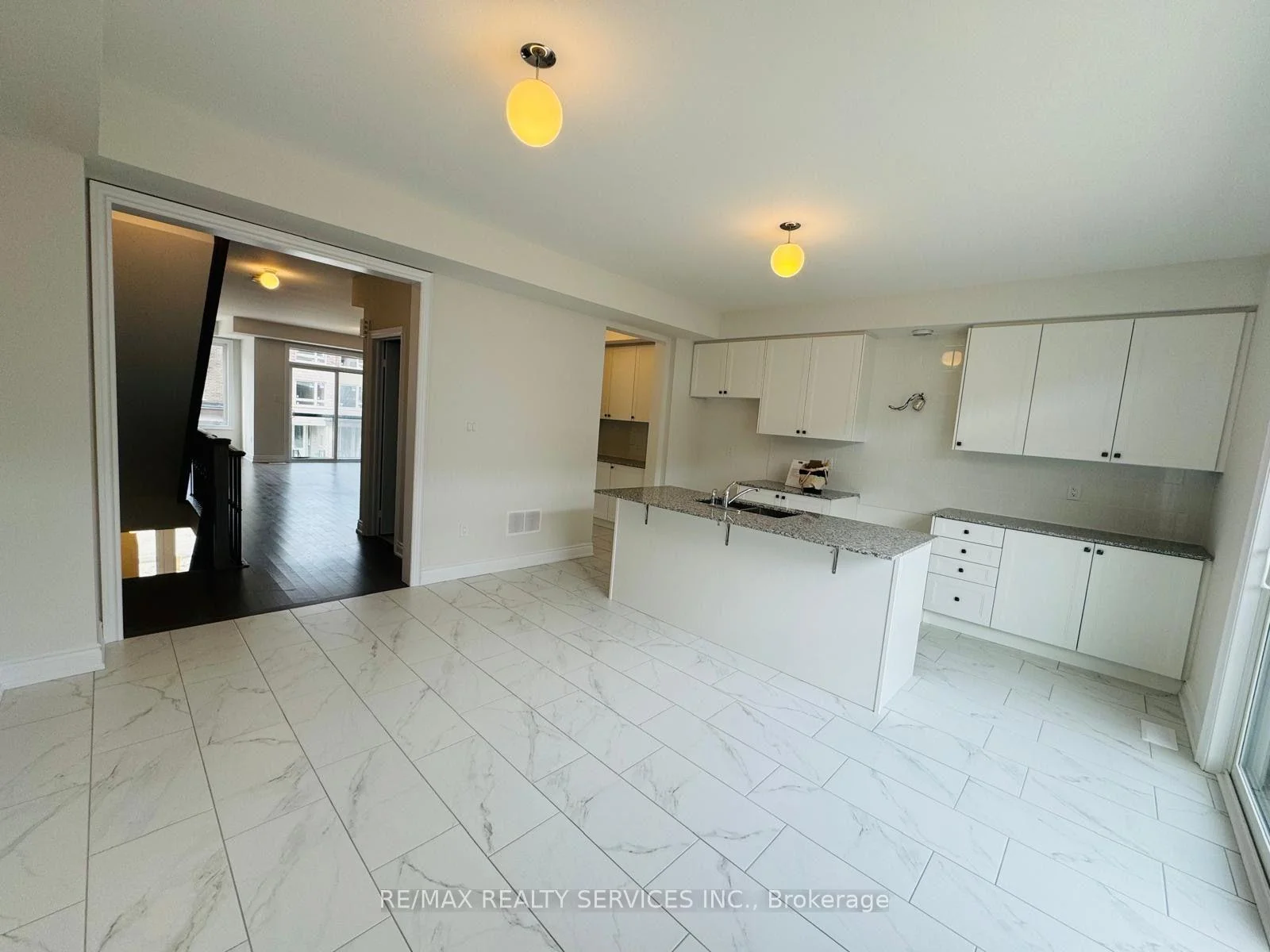 Photo 15 of 202 Tennant Circle, Vaughan, Vellore Village — HOMEH