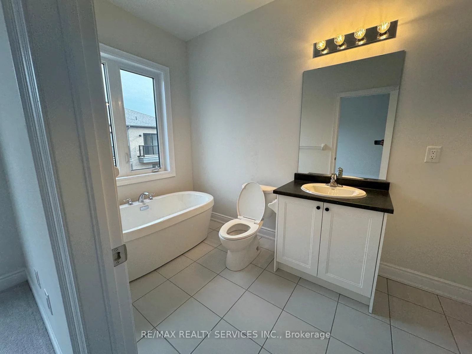 Photo 19 of 202 Tennant Circle, Vaughan, Vellore Village — HOMEH