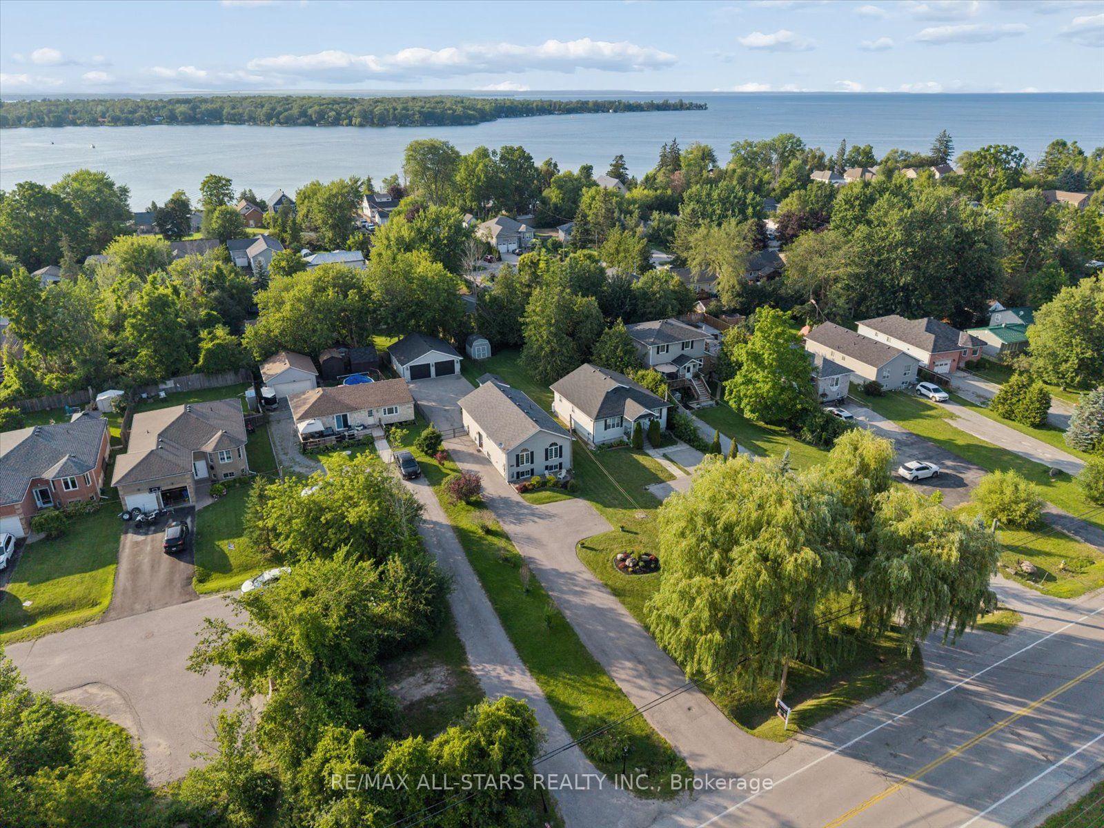 Photo 2 of 1008 Metro Road N, Georgina, Historic Lakeshore Communities — HOMEH