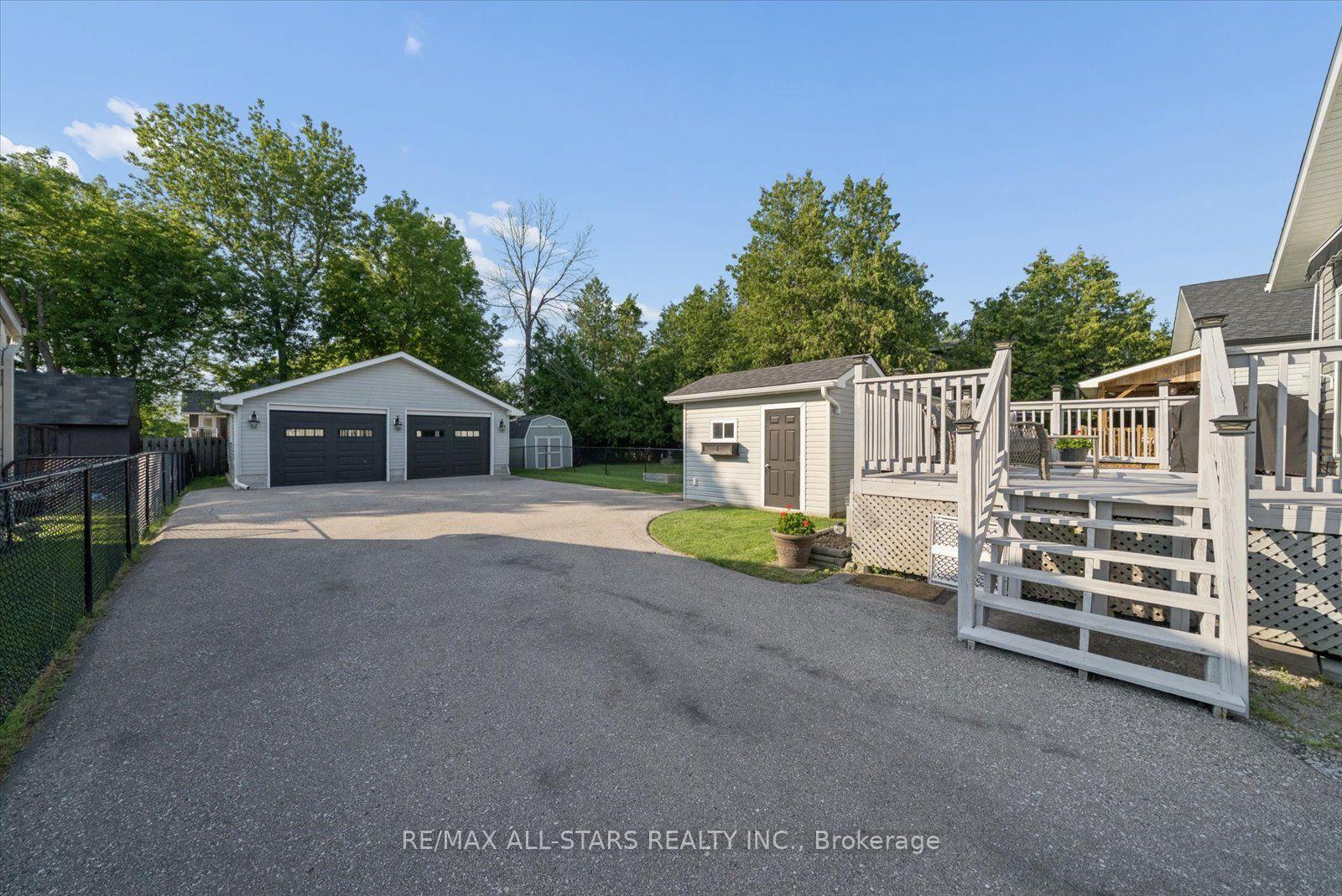 Photo 4 of 1008 Metro Road N, Georgina, Historic Lakeshore Communities — HOMEH