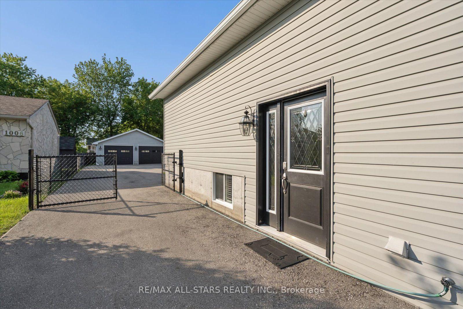 Photo 5 of 1008 Metro Road N, Georgina, Historic Lakeshore Communities — HOMEH