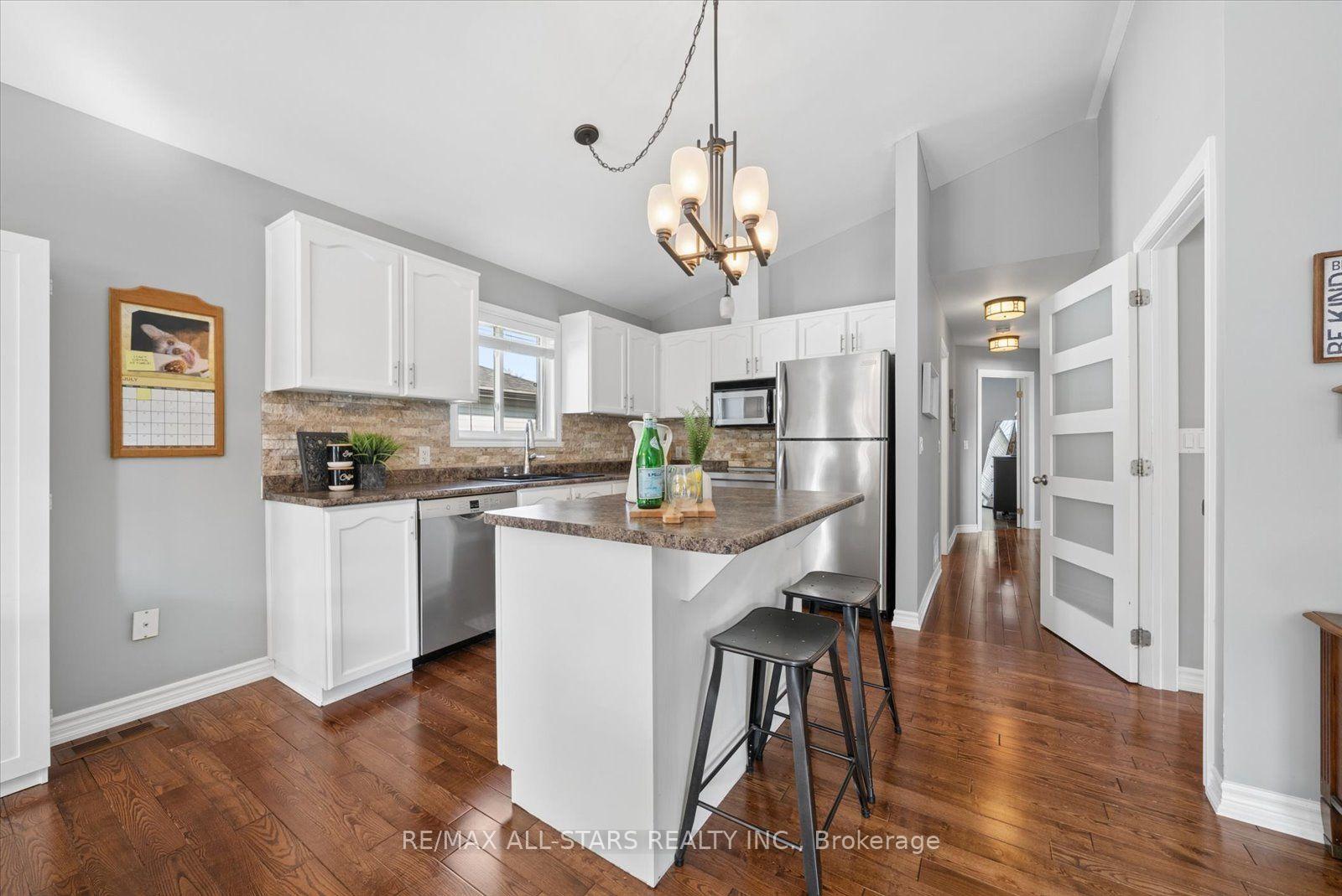 Photo 12 of 1008 Metro Road N, Georgina, Historic Lakeshore Communities — HOMEH