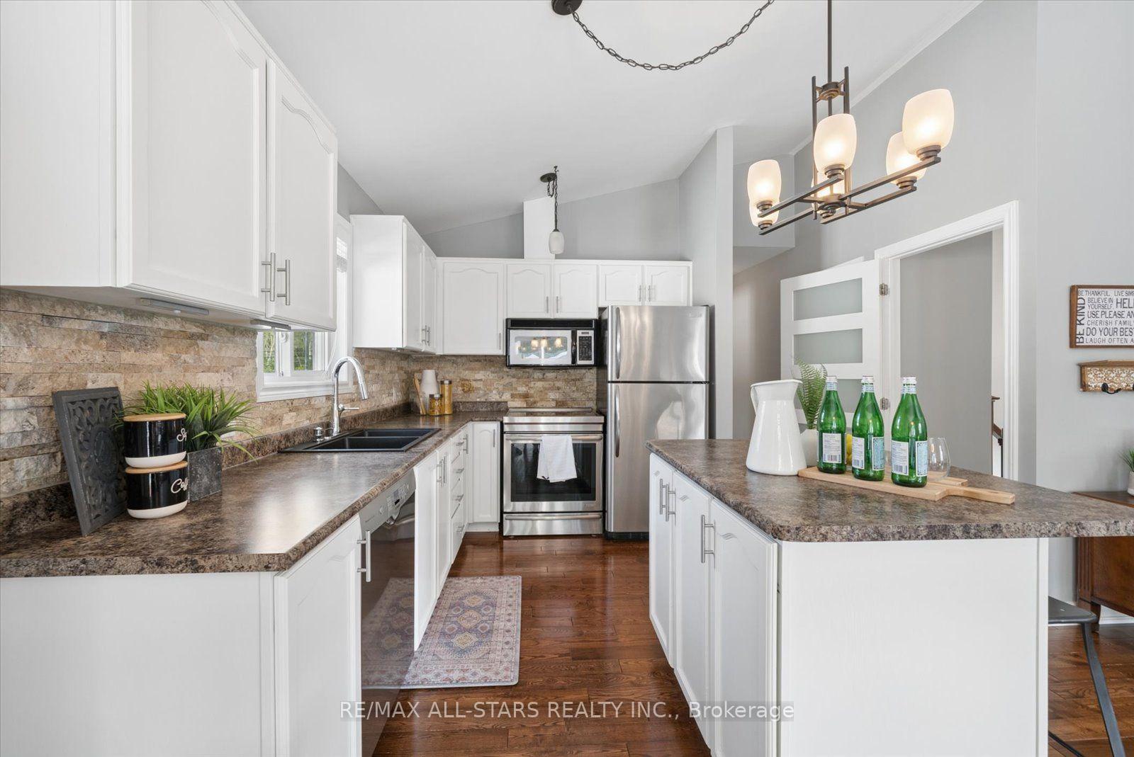 Photo 13 of 1008 Metro Road N, Georgina, Historic Lakeshore Communities — HOMEH
