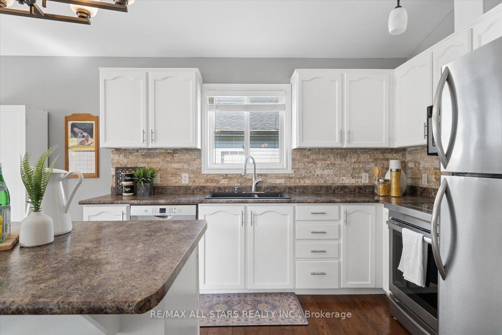 Photo 14 of 1008 Metro Road N, Georgina, Historic Lakeshore Communities — HOMEH