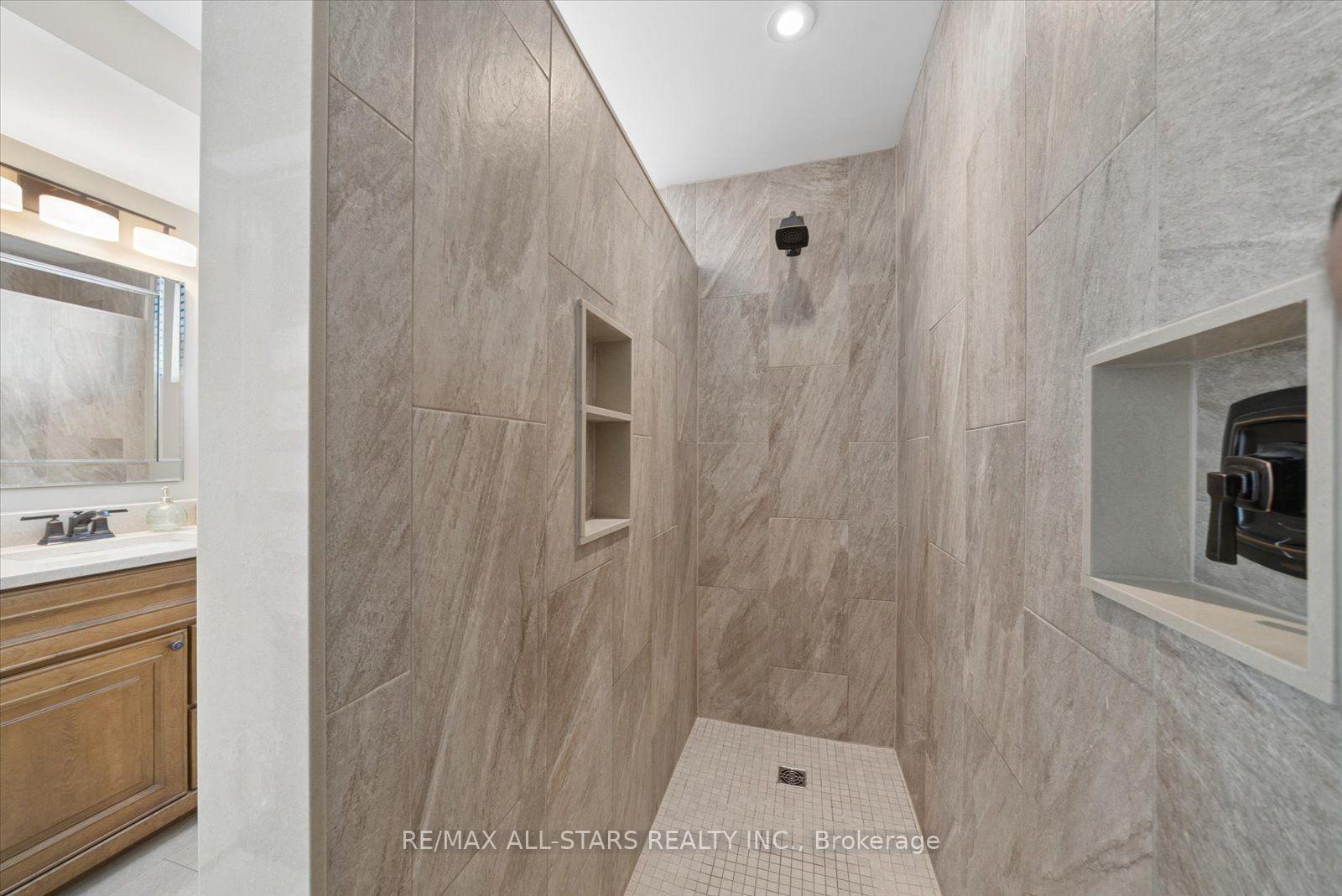 Photo 36 of 1008 Metro Road N, Georgina, Historic Lakeshore Communities — HOMEH