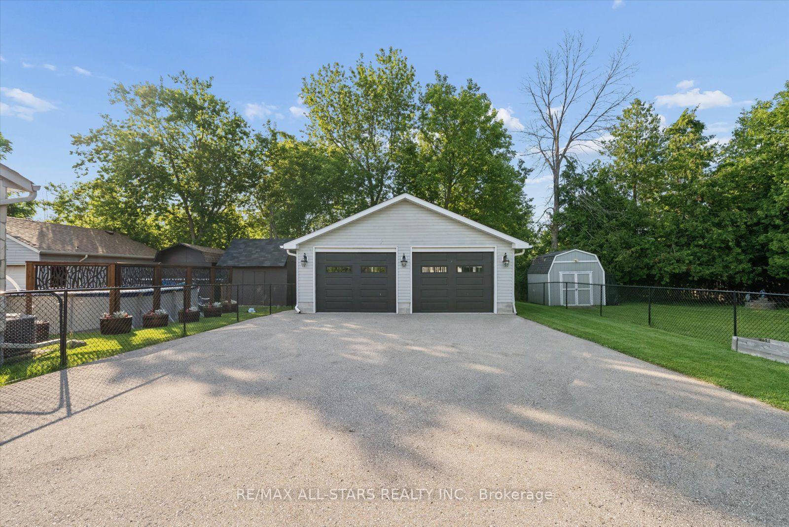 Photo 37 of 1008 Metro Road N, Georgina, Historic Lakeshore Communities — HOMEH