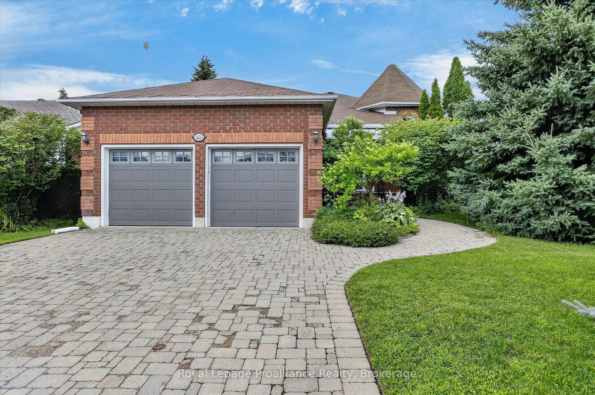 Photo 1 of 1423 Glenforest Crescent, Peterborough, Monaghan Ward 2 — HOMEH
