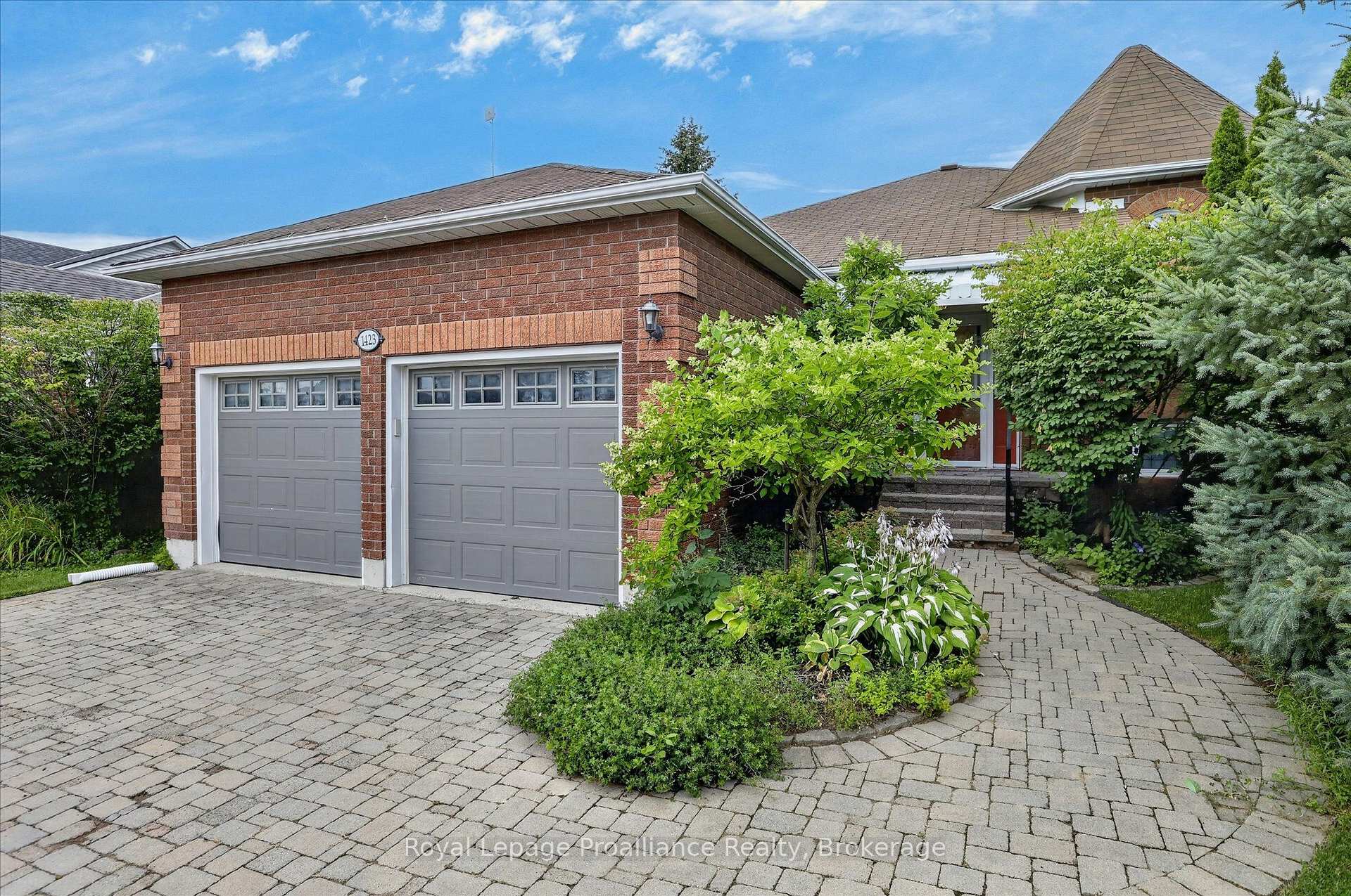 Photo 2 of 1423 Glenforest Crescent, Peterborough, Monaghan Ward 2 — HOMEH