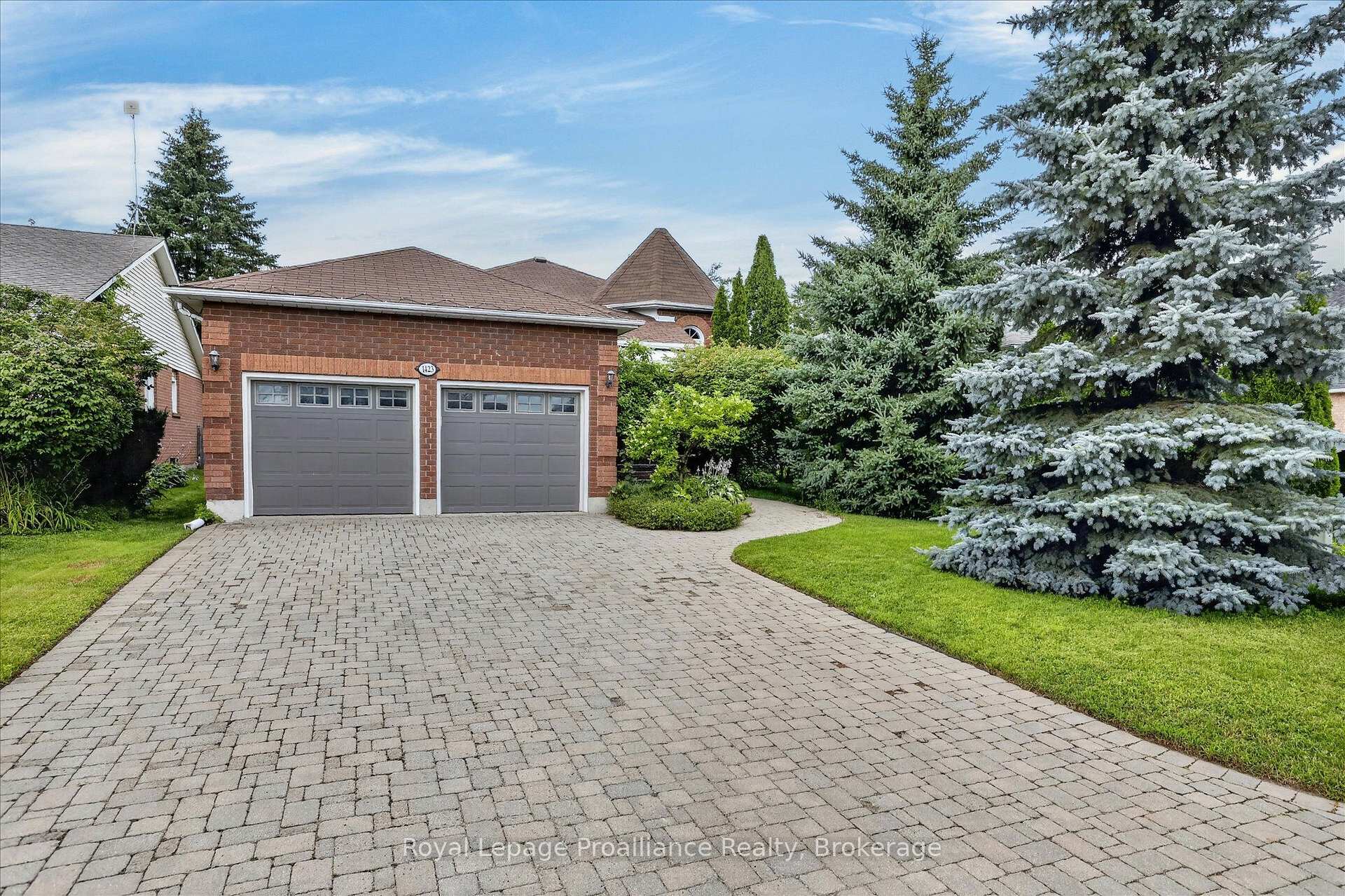 Photo 3 of 1423 Glenforest Crescent, Peterborough, Monaghan Ward 2 — HOMEH