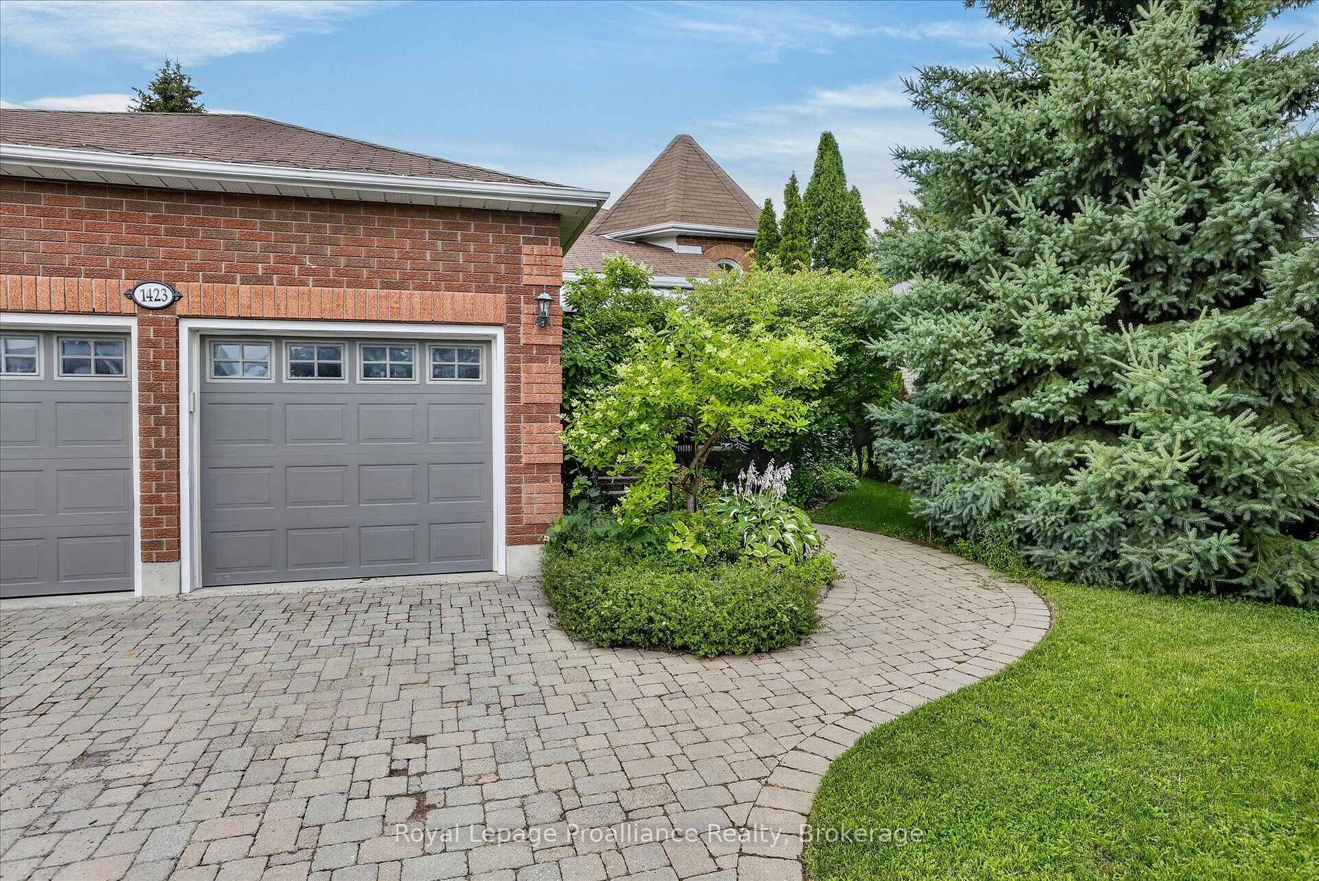 Photo 4 of 1423 Glenforest Crescent, Peterborough, Monaghan Ward 2 — HOMEH
