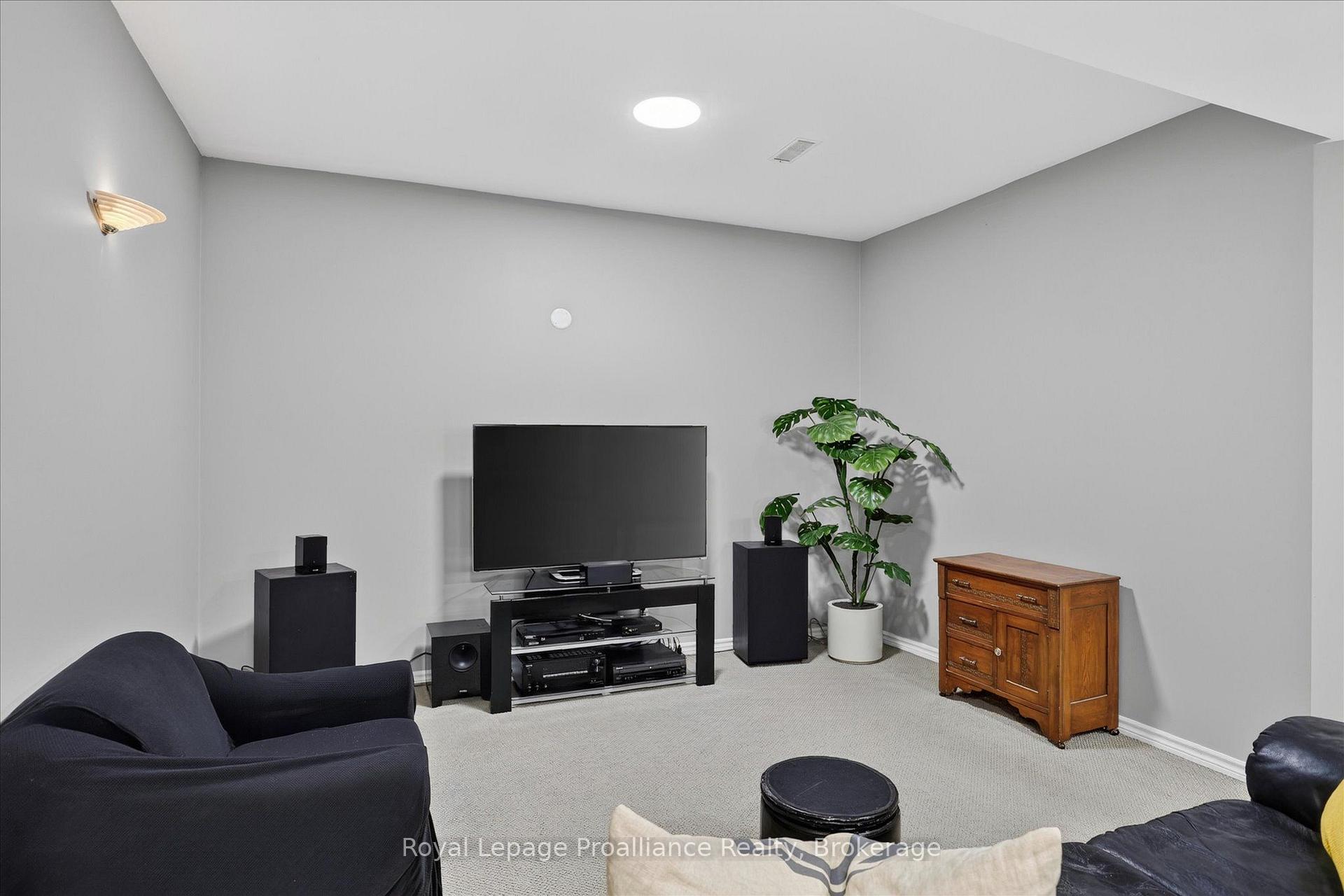 Photo 35 of 1423 Glenforest Crescent, Peterborough, Monaghan Ward 2 — HOMEH