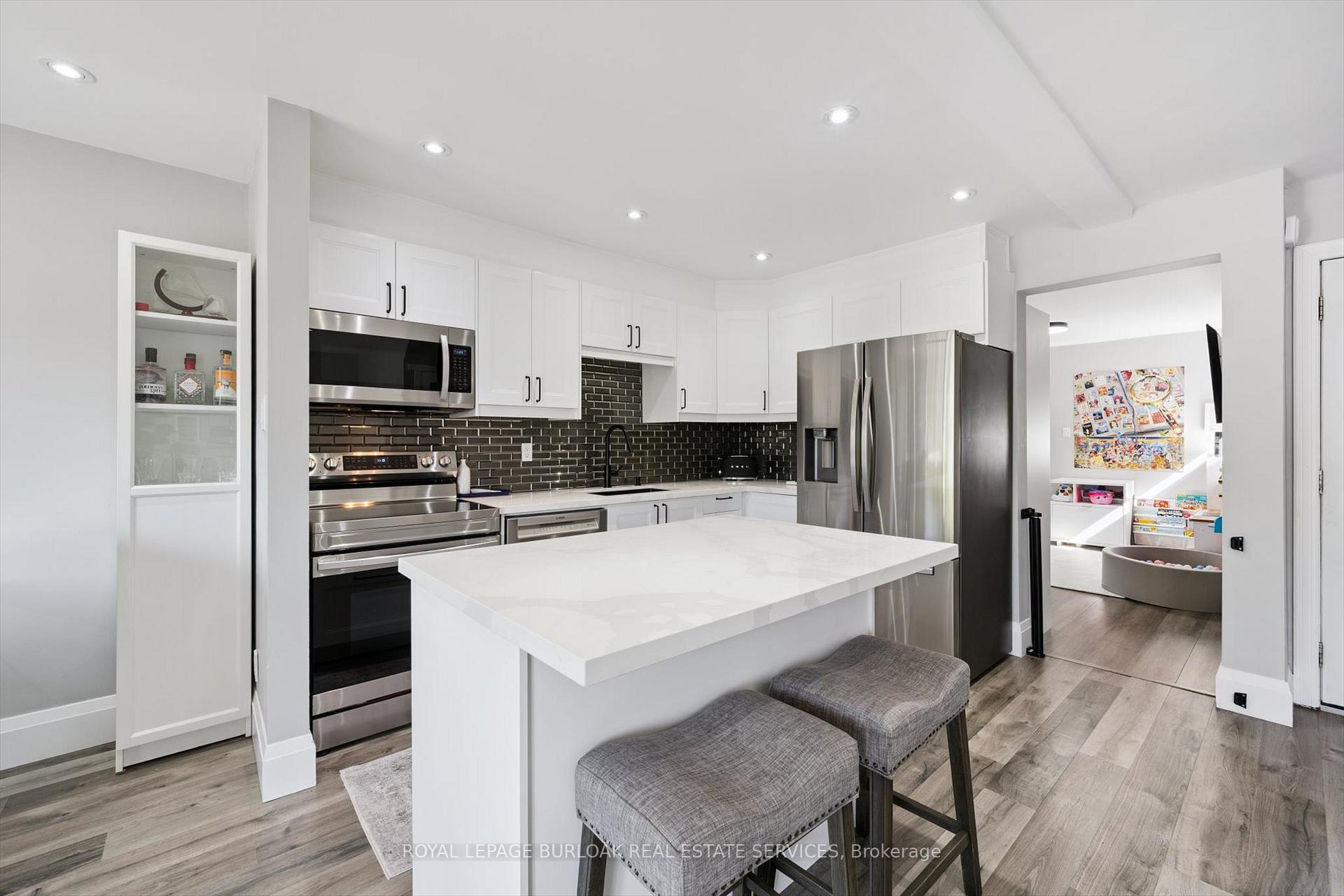 Photo 12 of 2152 Pelee Boulevard, Oakville, River Oaks — HOMEH