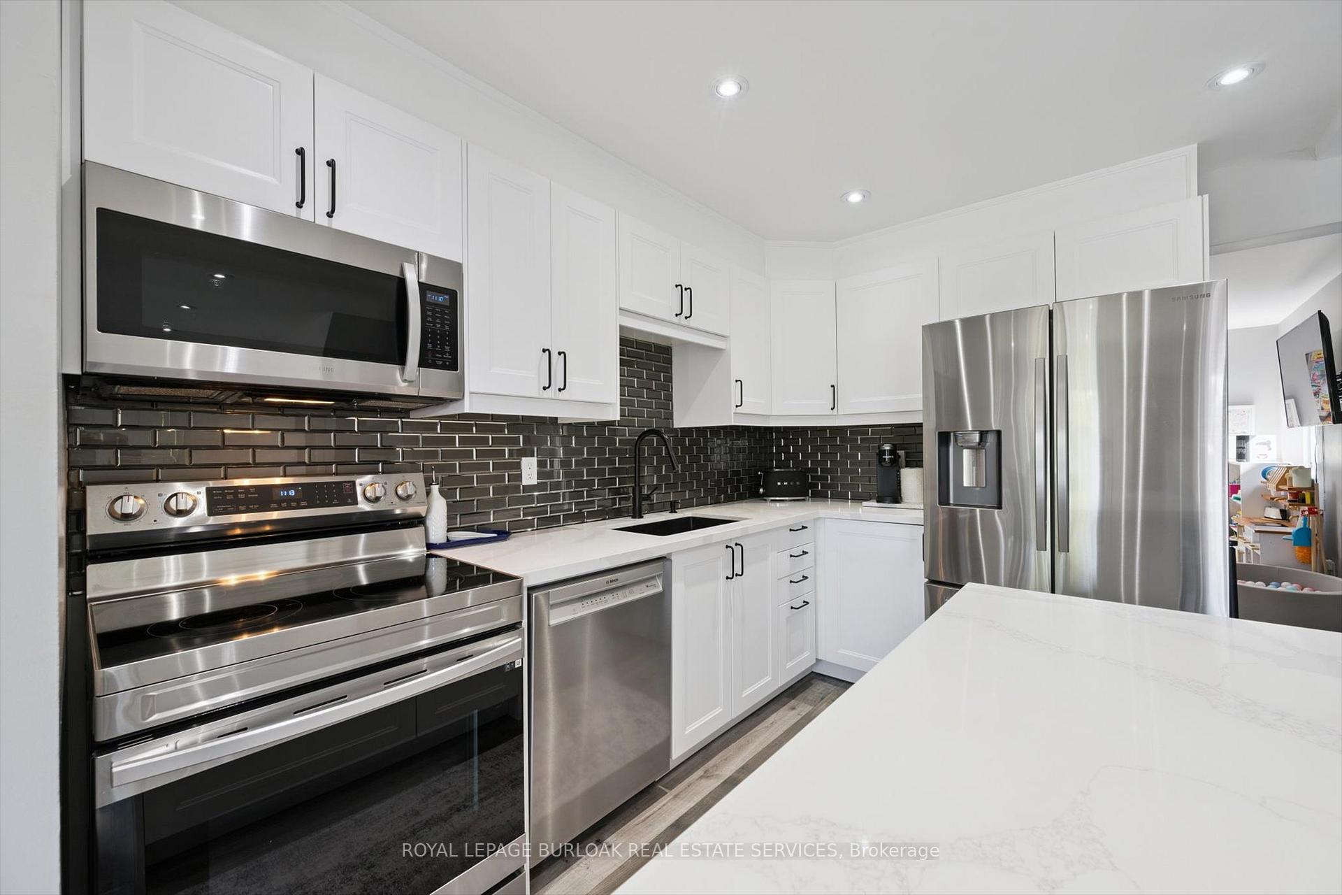 Photo 13 of 2152 Pelee Boulevard, Oakville, River Oaks — HOMEH