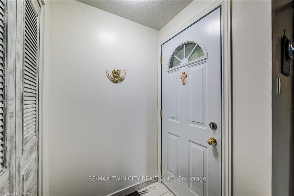 Photo 4 of Unit 15, 285 Sandowne Drive, Waterloo, Huron Park — HOMEH