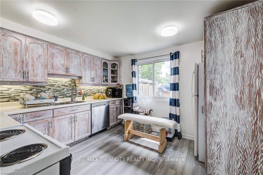 Photo 10 of Unit 15, 285 Sandowne Drive, Waterloo, Huron Park — HOMEH