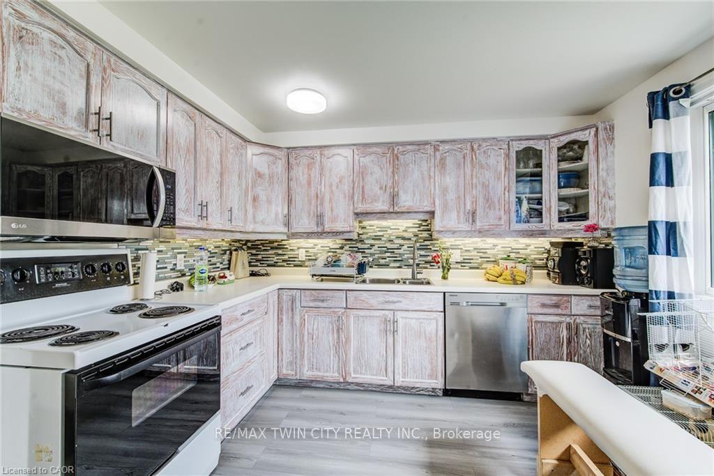 Photo 11 of Unit 15, 285 Sandowne Drive, Waterloo, Huron Park — HOMEH
