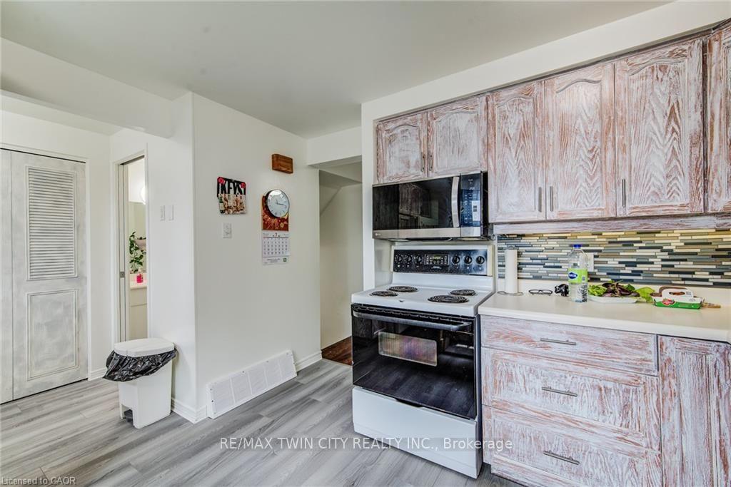 Photo 12 of Unit 15, 285 Sandowne Drive, Waterloo, Huron Park — HOMEH