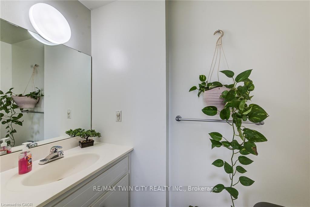 Photo 13 of Unit 15, 285 Sandowne Drive, Waterloo, Huron Park — HOMEH
