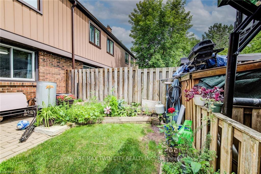Photo 22 of Unit 15, 285 Sandowne Drive, Waterloo, Huron Park — HOMEH