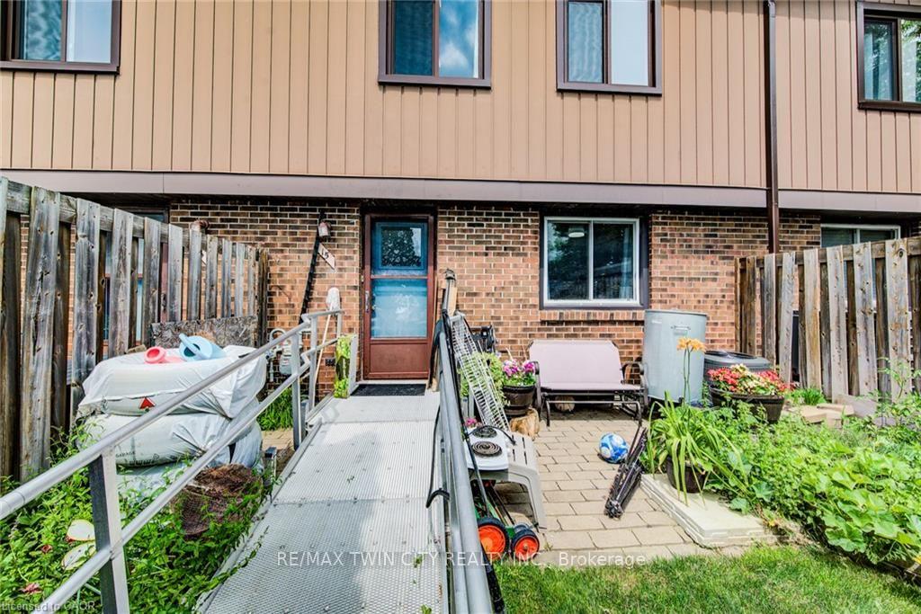 Photo 23 of Unit 15, 285 Sandowne Drive, Waterloo, Huron Park — HOMEH