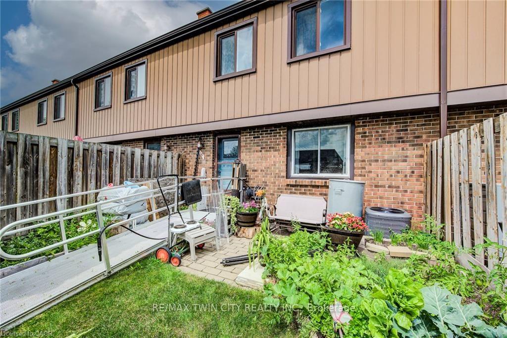 Photo 24 of Unit 15, 285 Sandowne Drive, Waterloo, Huron Park — HOMEH