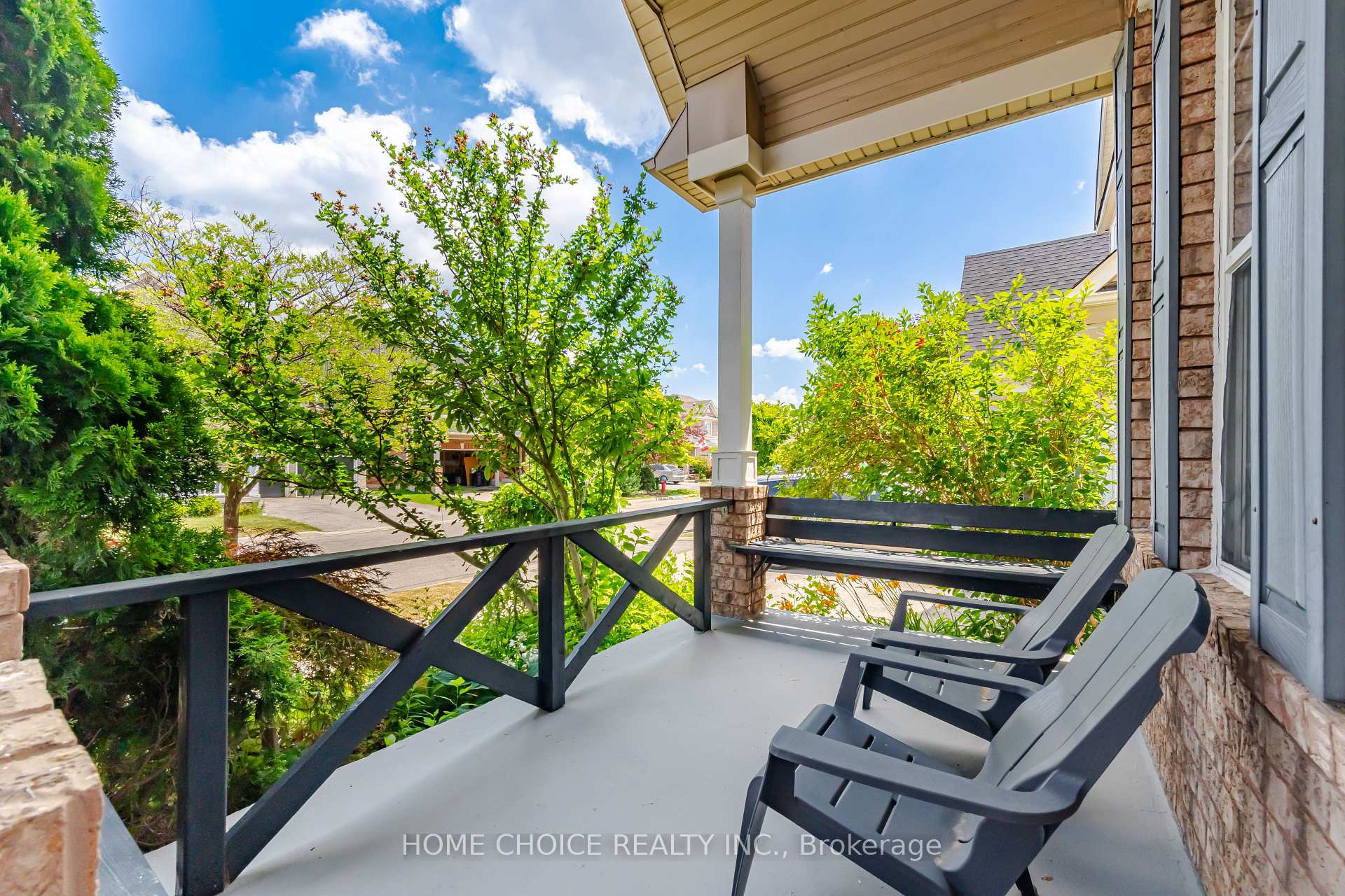 Photo 2 of 670 Dolby Crescent, Milton, Beaty — HOMEH