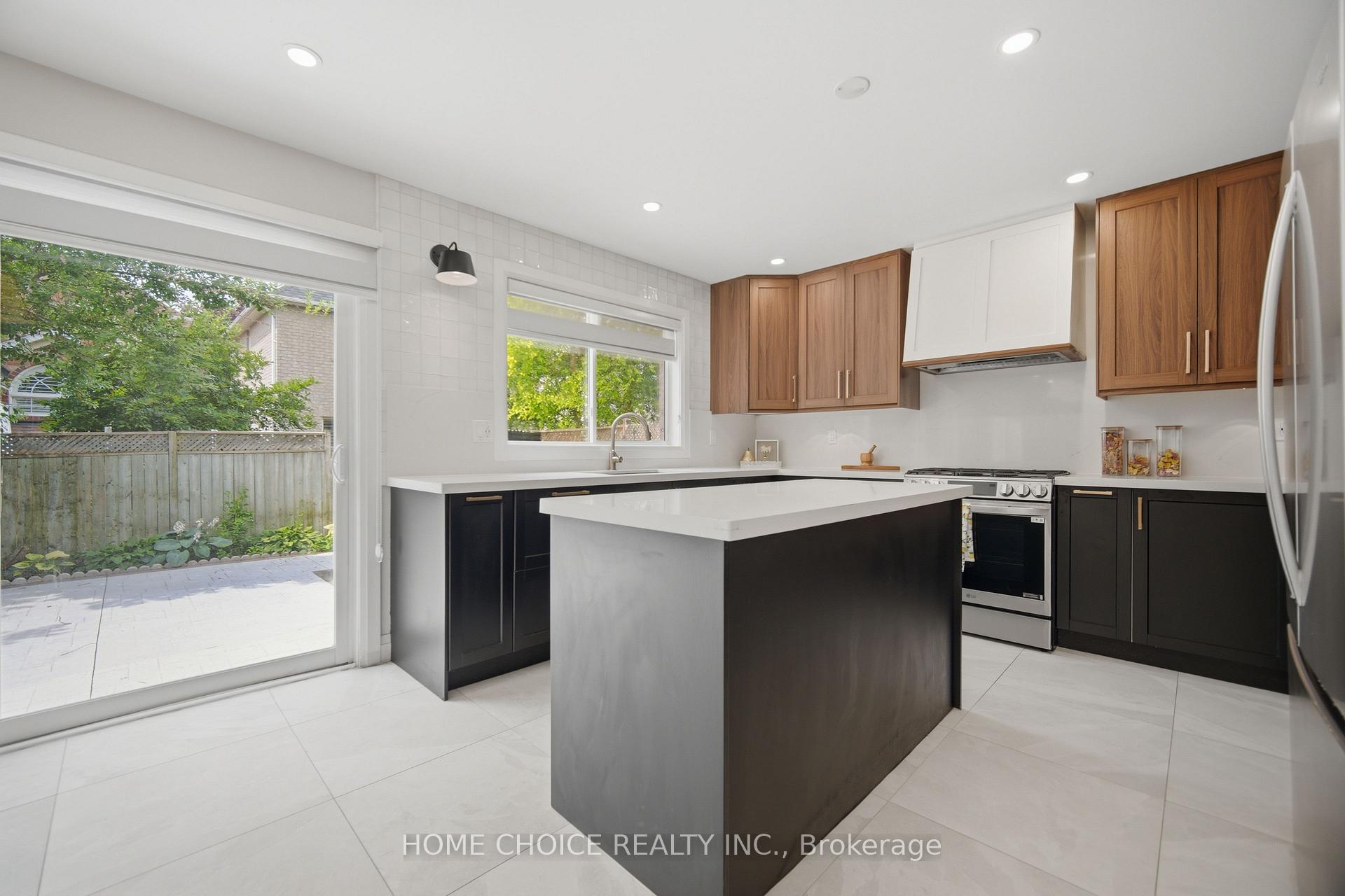 Photo 12 of 670 Dolby Crescent, Milton, Beaty — HOMEH