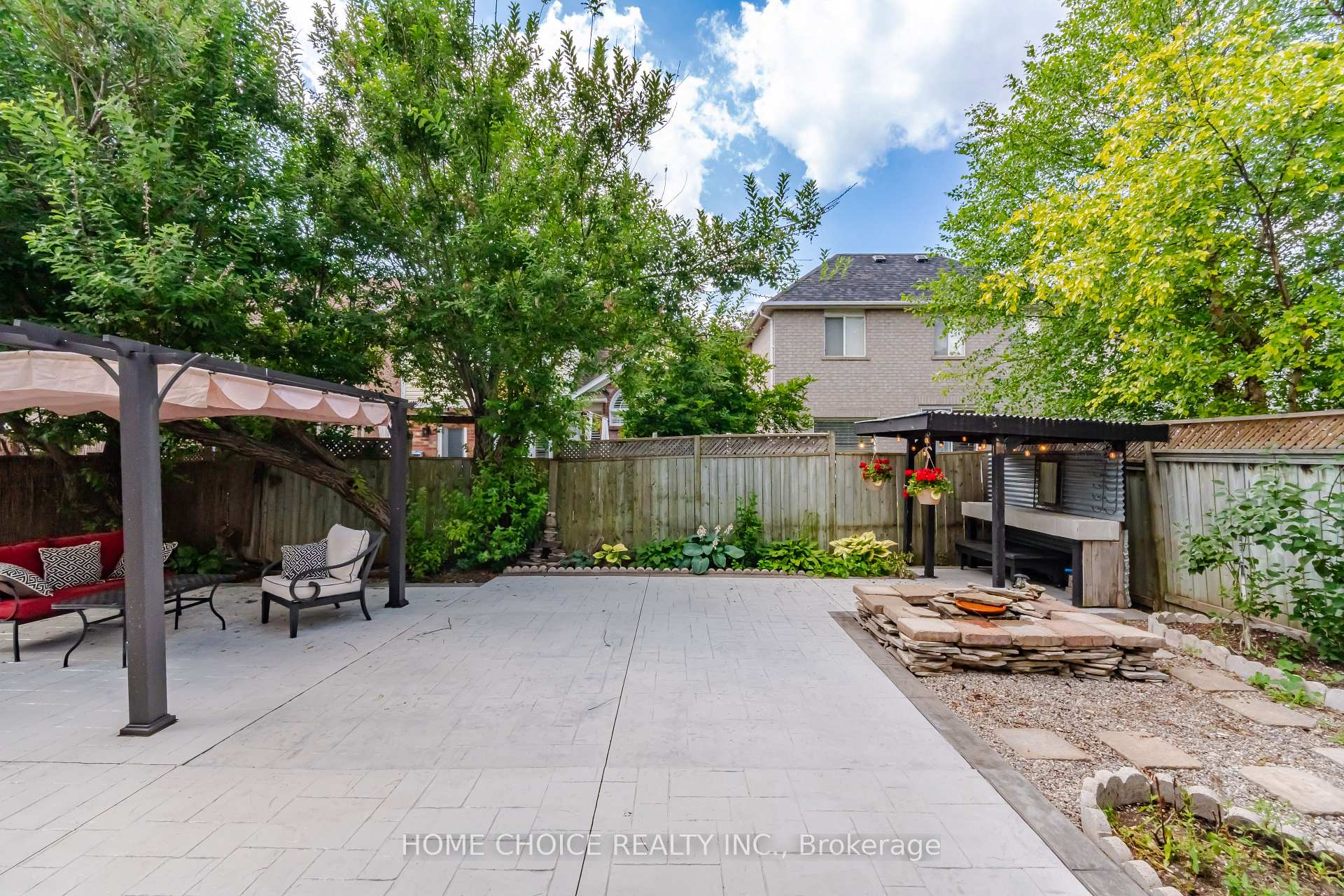 Photo 46 of 670 Dolby Crescent, Milton, Beaty — HOMEH
