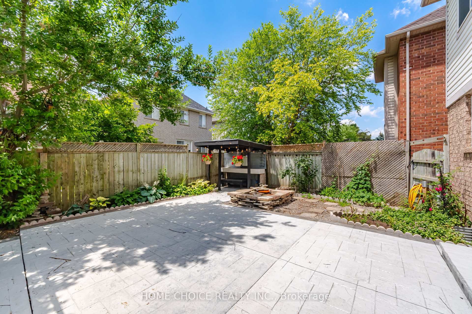 Photo 47 of 670 Dolby Crescent, Milton, Beaty — HOMEH