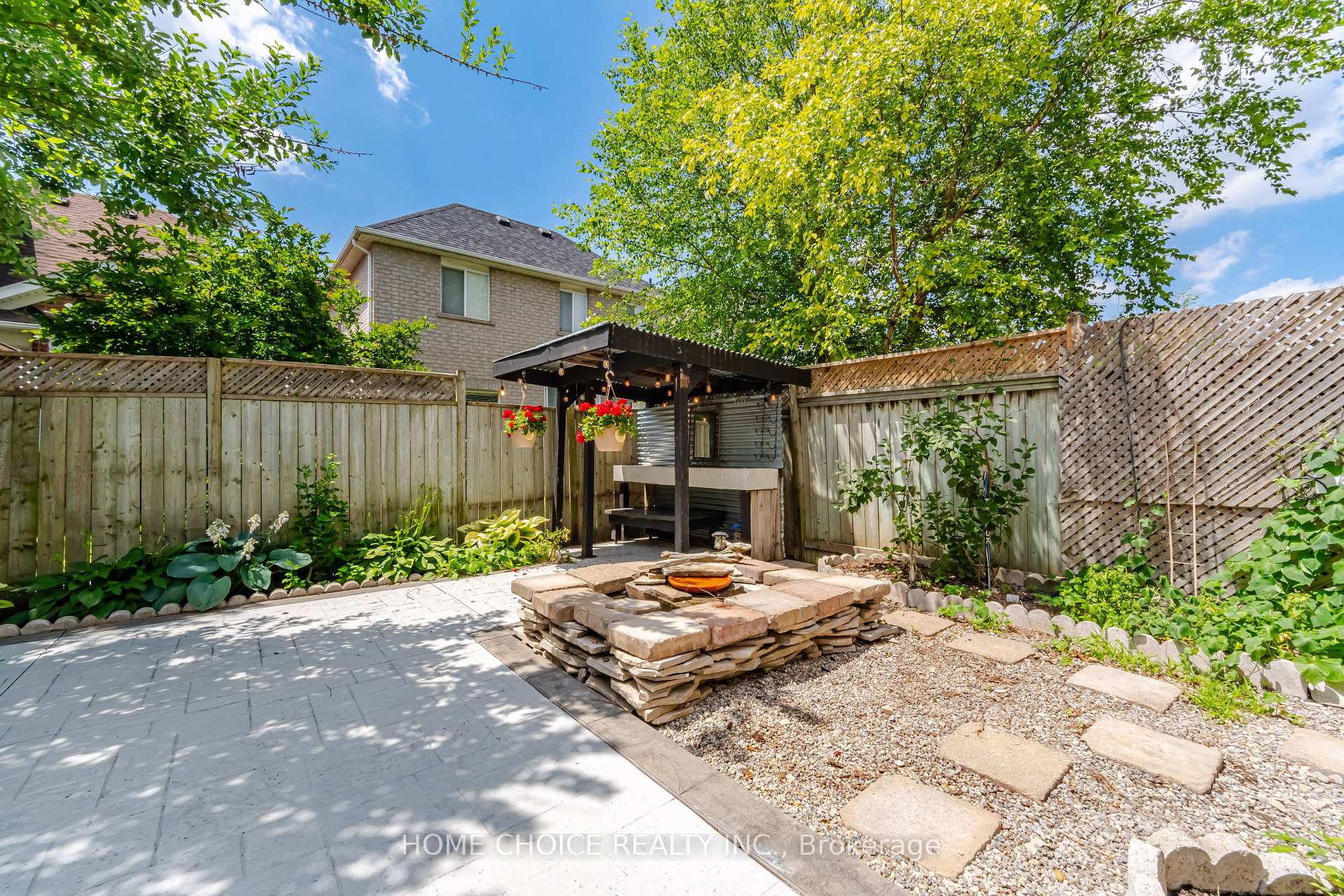 Photo 49 of 670 Dolby Crescent, Milton, Beaty — HOMEH