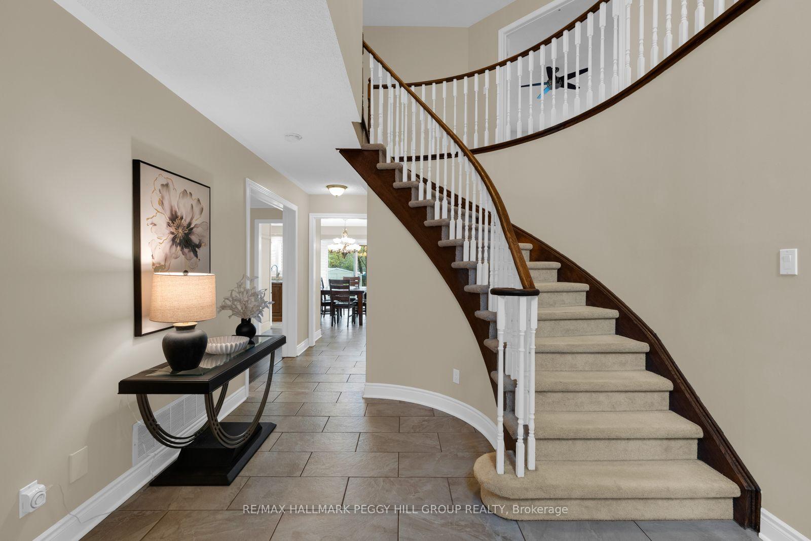 Photo 2 of 87 Cityview Circle, Barrie, Holly — HOMEH