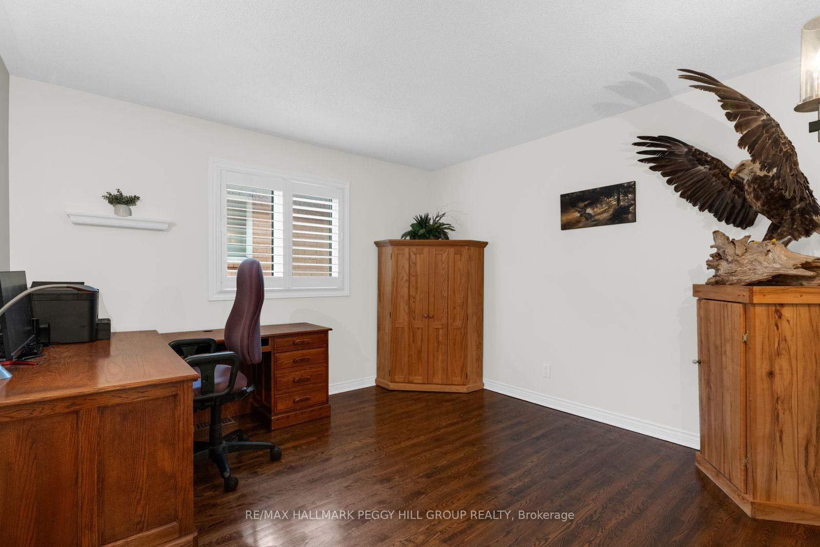 Photo 8 of 87 Cityview Circle, Barrie, Holly — HOMEH