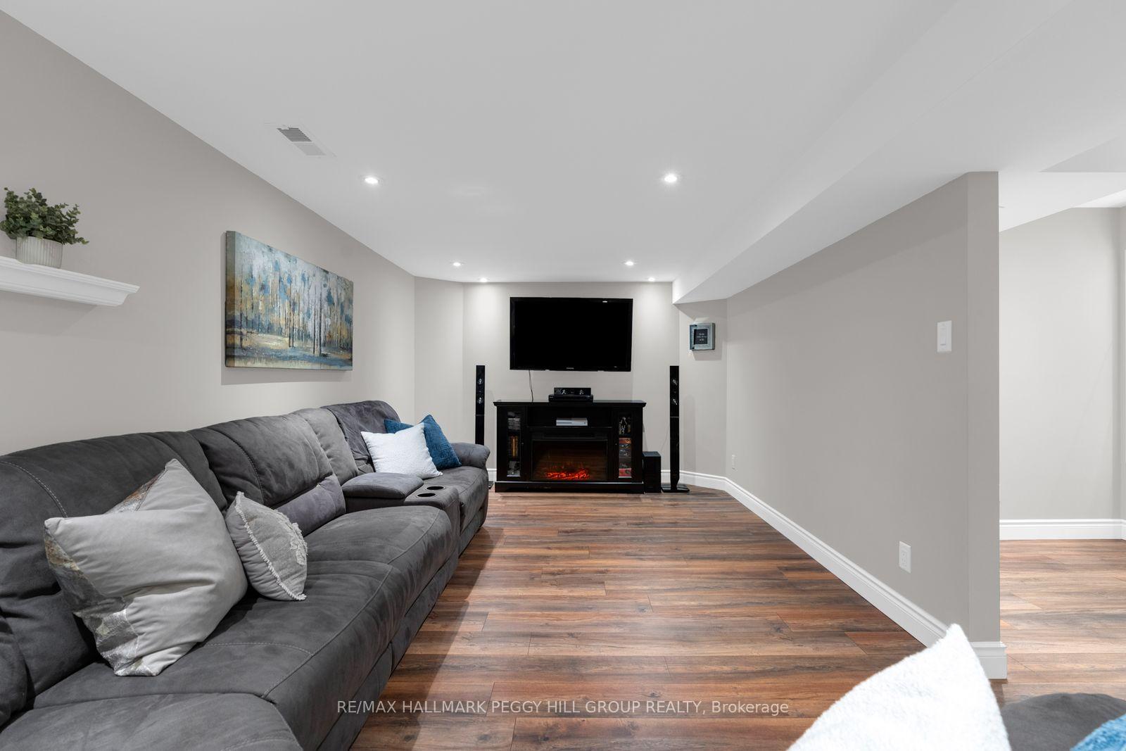 Photo 19 of 87 Cityview Circle, Barrie, Holly — HOMEH