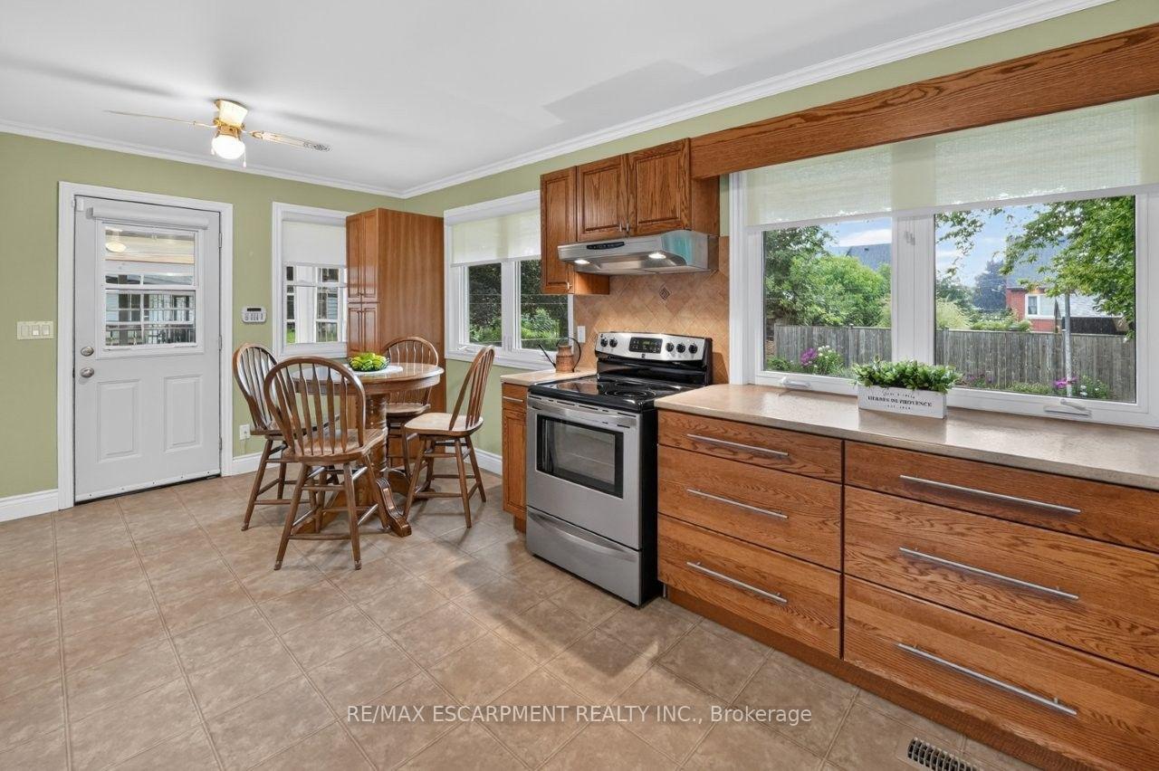 Photo 6 of 23 Lakeview Avenue, Grimsby, Grimsby Beach — HOMEH