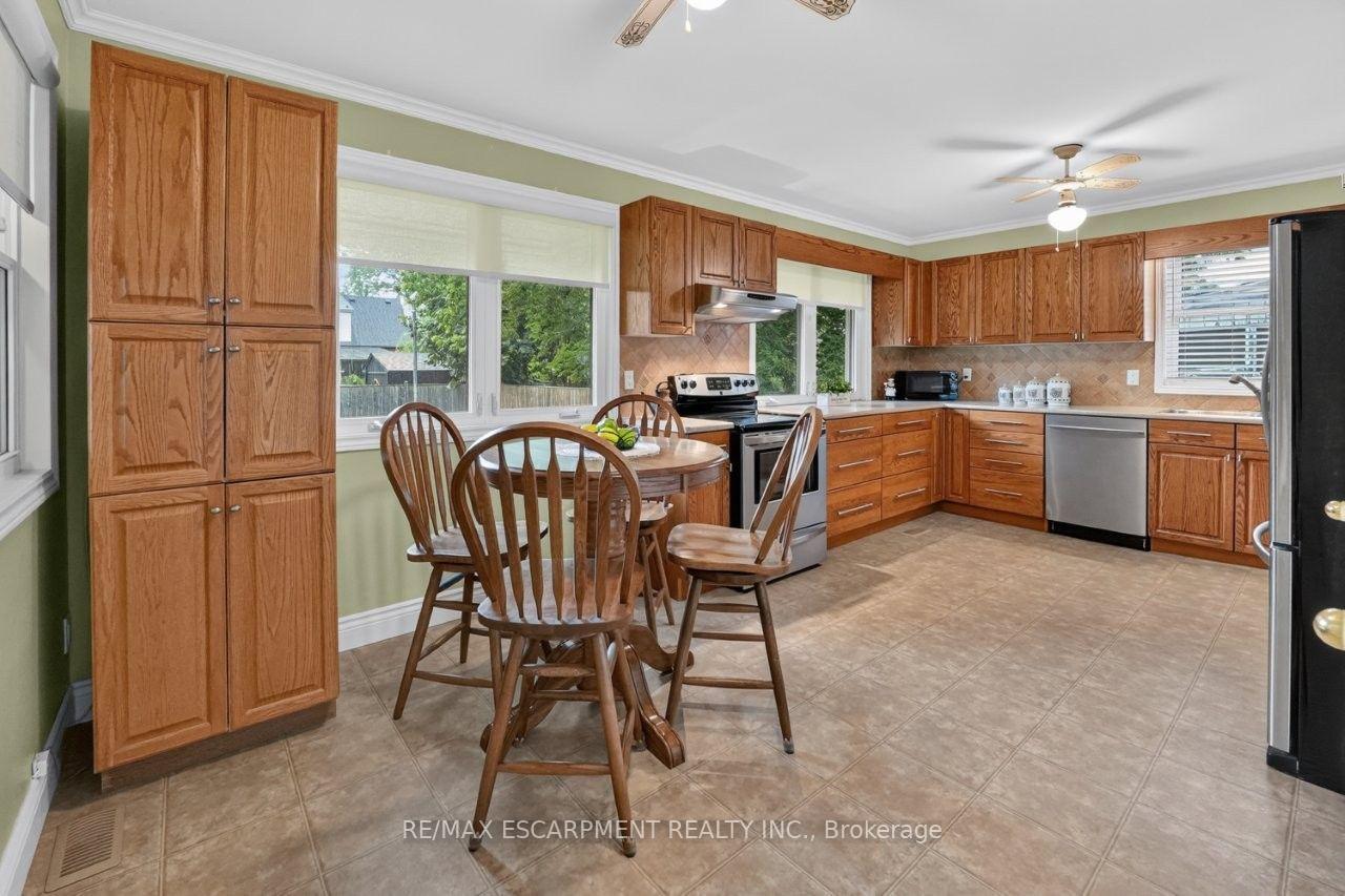 Photo 7 of 23 Lakeview Avenue, Grimsby, Grimsby Beach — HOMEH