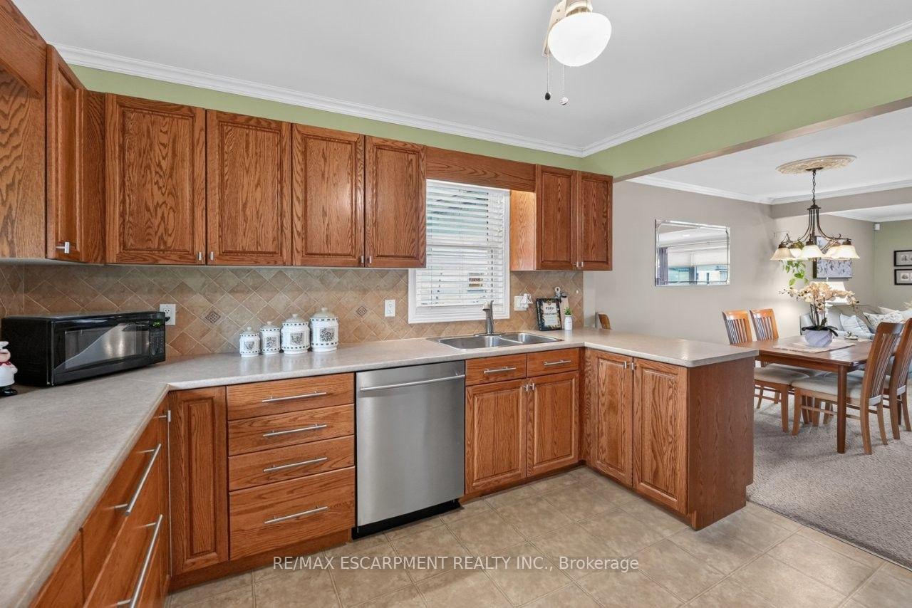 Photo 9 of 23 Lakeview Avenue, Grimsby, Grimsby Beach — HOMEH