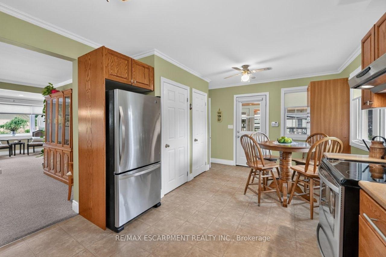 Photo 10 of 23 Lakeview Avenue, Grimsby, Grimsby Beach — HOMEH