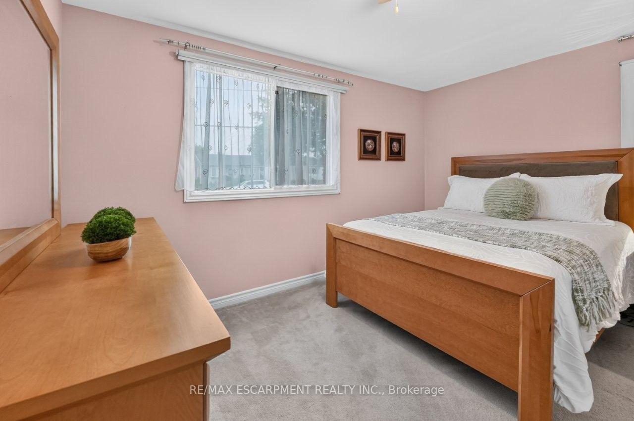 Photo 15 of 23 Lakeview Avenue, Grimsby, Grimsby Beach — HOMEH