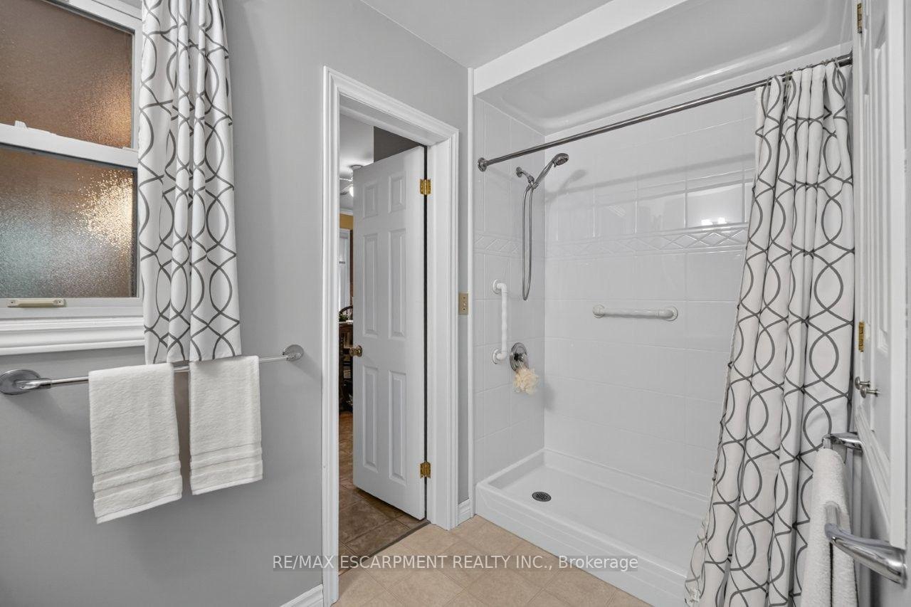 Photo 19 of 23 Lakeview Avenue, Grimsby, Grimsby Beach — HOMEH